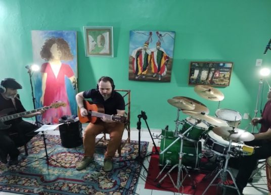 Ricardo Smith Trio apresenta canções autorais no Sindmepa